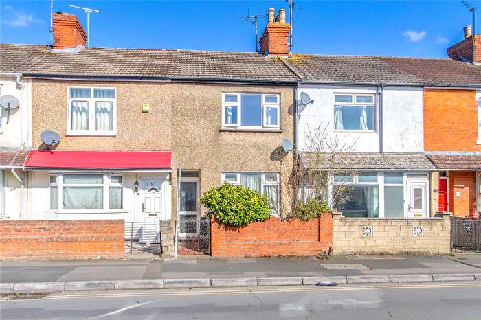 3 Bedroom Terraced House For Sale In Ferndale Road, Swindon, SN2