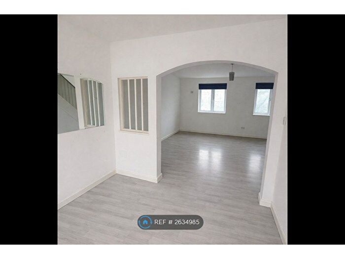 3 Bedroom End Of Terrace House To Rent In Heathlands Way, Hounslow, TW4