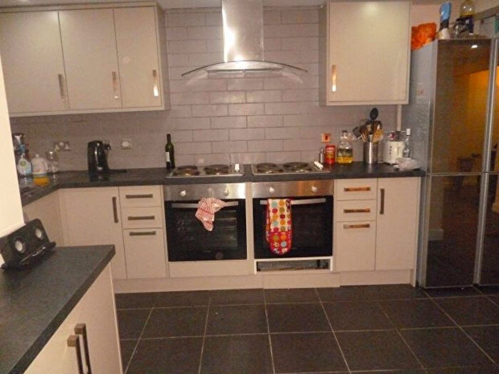 8 Bedroom House To Rent In Brudenell Avenue, Leeds, LS6