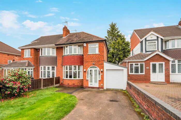 3 Bedroom Semi-Detached House To Rent In Wagon Lane, Solihull, B92