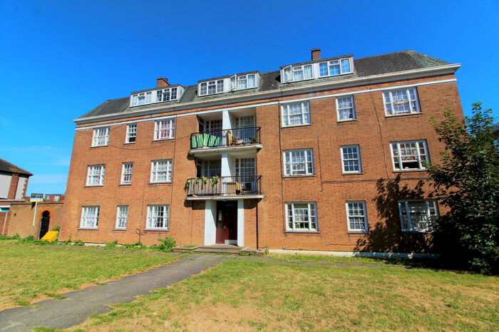 3 Bedroom Flat To Rent In Oak House, Baker Street, Enfield Town, EN1