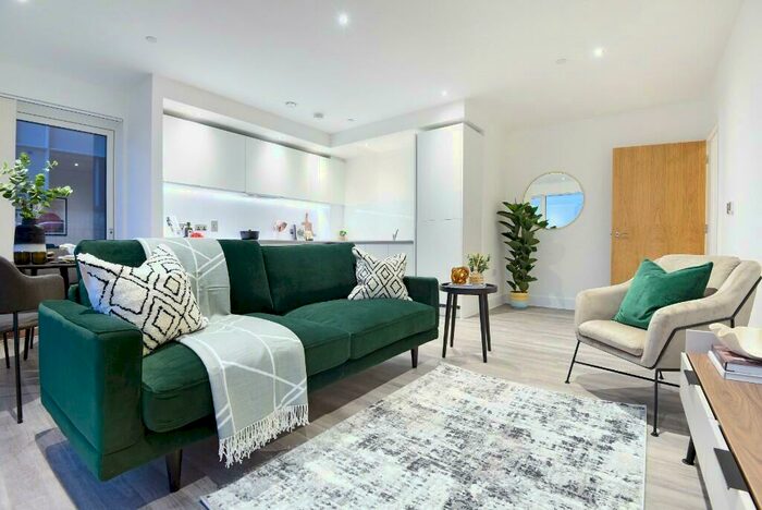 3 Bedroom Flat To Rent In Thames Road, London, E16