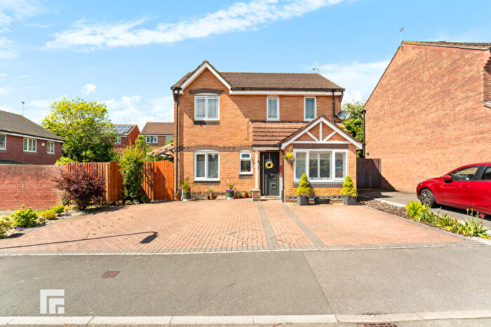 3 Bedroom Detached House For Sale In Gelyn-y-cler, Barry, CF63