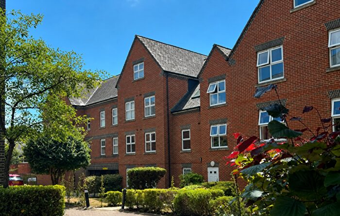 2 Bedroom Flat For Sale In Heath Hill Road South, Crowthorne, RG45