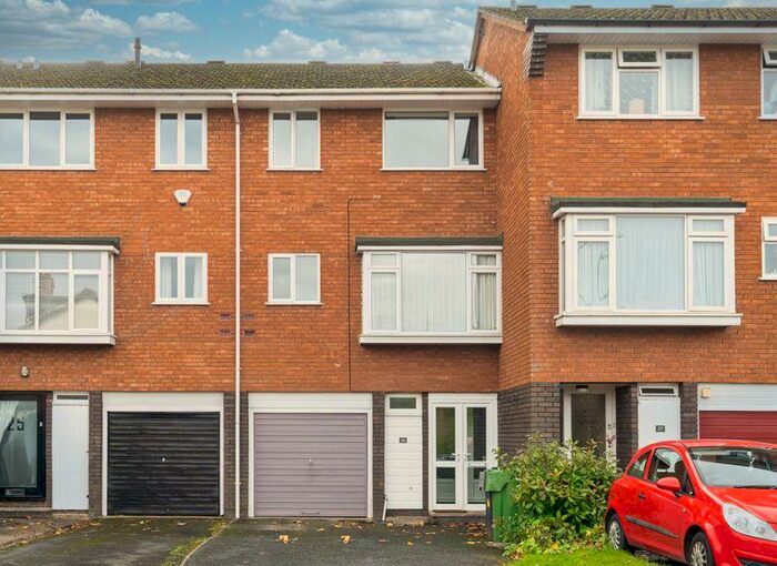 4 Bedroom Town House To Rent In Worcester Close, Hagley, DY9