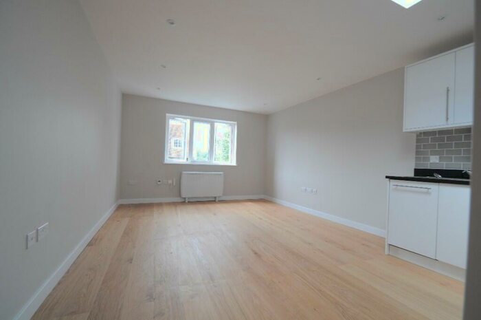 1 Bedroom Flat To Rent In Chapel Street, Guildford, Surrey, GU1