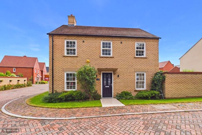 3 Bedroom Detached House For Sale In Hamilton Drive, Towcester, NN12
