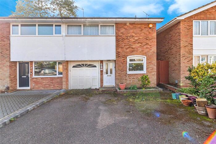 3 Bedroom Semi Detached House For Sale In Riverside, Leighton Buzzard, Bedfordshire, LU7