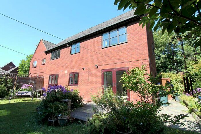 1 Bedroom Flat To Rent In Grange Close, Godalming, GU7