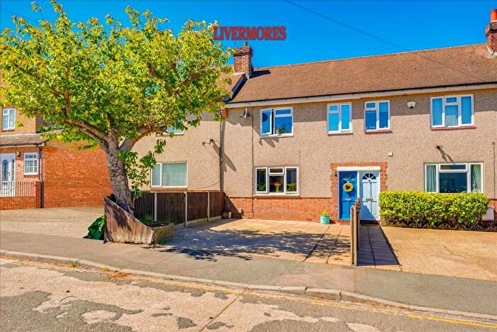 3 Bedroom Terraced House For Sale In Ridge Way, Crayford, DA1