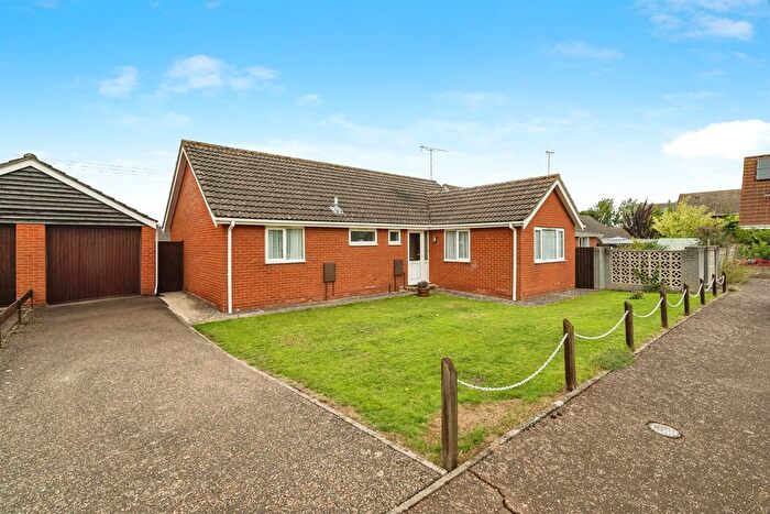 3 Bedroom Detached Bungalow For Sale In Linden Grove, Roydon, Diss, IP22
