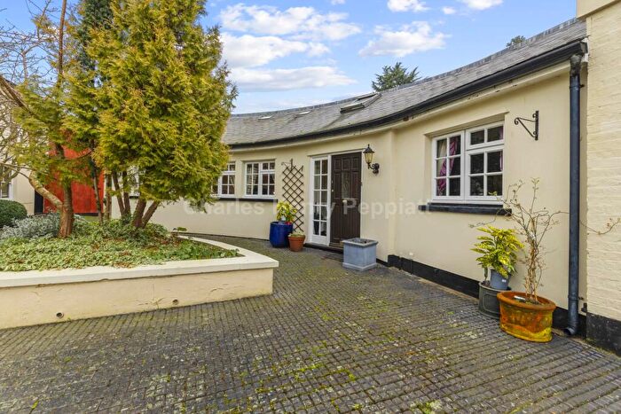 2 Bedroom Bungalow For Sale In Tolmer Mews. Carbone Hill, Cuffley, SG13