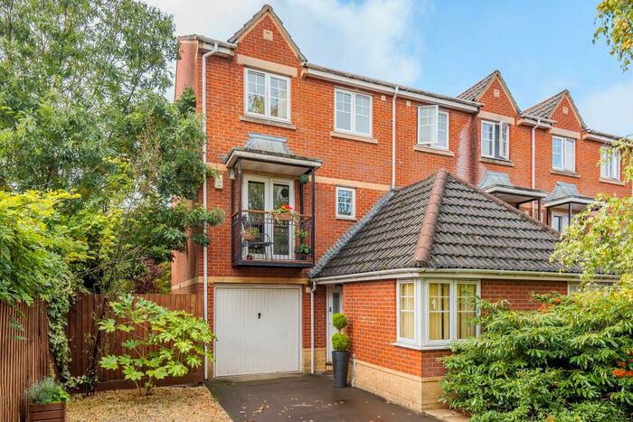 4 Bedroom Town House To Rent In Troy Close, Headington, OX3