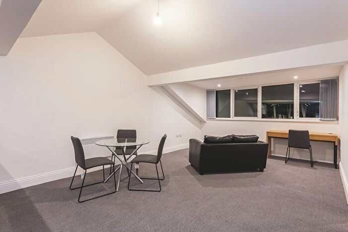 1 Bedroom Flat To Rent In Blenheim Terrace, Leeds, LS2