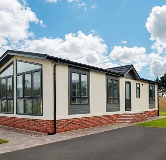 2 Bedroom Park Home For Sale In Thorney Bay Road, Canvey Island, SS8