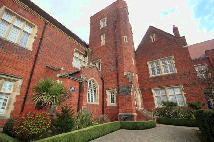 1 Bedroom Flat To Rent In The Galleries, Warley, Brentwood, CM14