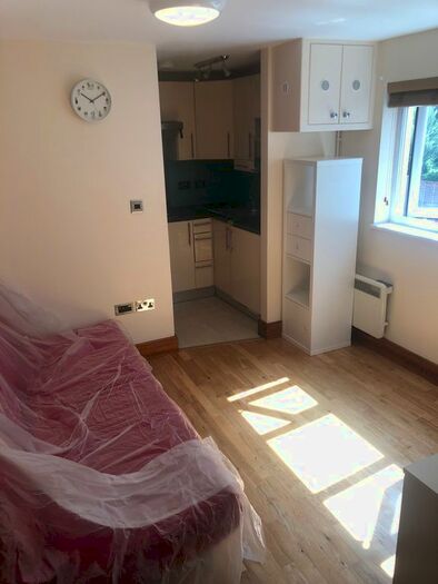Studio To Rent In Chatswoth Road, London, E5