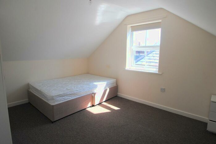 Studio To Rent In Charminster Road, BH8