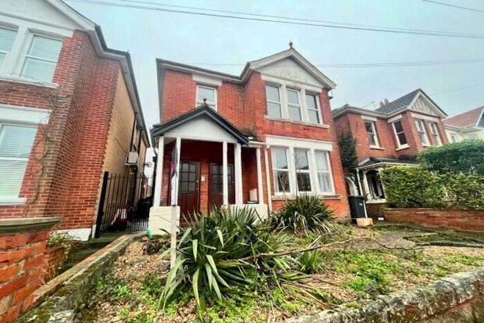 2 Bedroom Flat To Rent In Frederica Road, Bournemouth, BH9