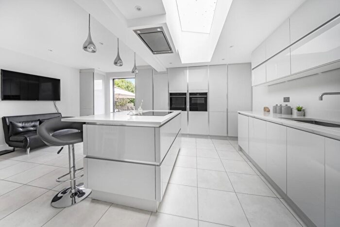 4 Bedroom Semi-Detached House To Rent In Layhams Road West Wickham, BR4
