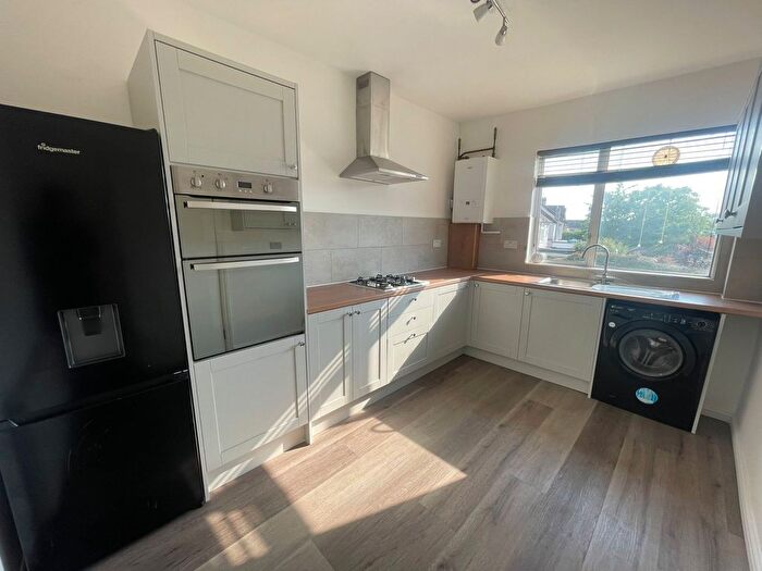 3 Bedroom Flat To Rent In Broadway, Kingston Road, Staines, TW18