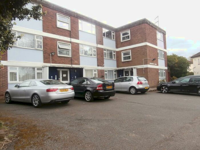Apartment To Rent In Chestnut Row, Finchley, N3