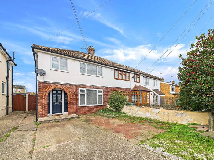 3 Bedroom Semi-Detached House For Sale In Strawberry Close, Braintree, CM7