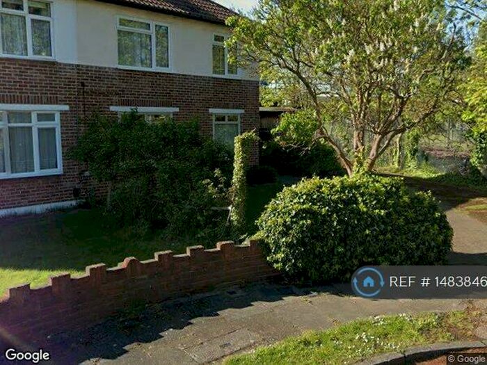 2 Bedroom Maisonette To Rent In Lyndhurst Gardens, Enfield, EN1