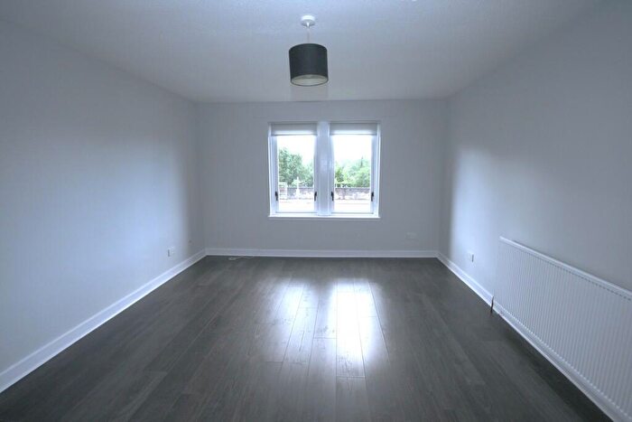 2 Bedroom Flat To Rent In London Road, Spacious Bedroom Unfurnished Apartment, Tollcross - Available //, G32