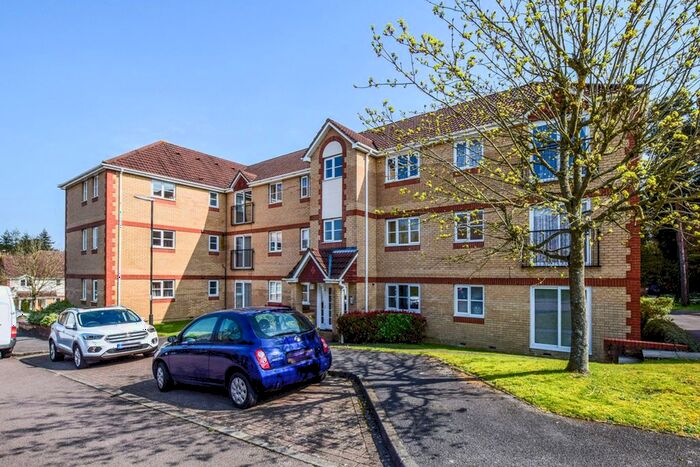 2 Bedroom Flat To Rent In Dakin Close, Maidenbower, RH10