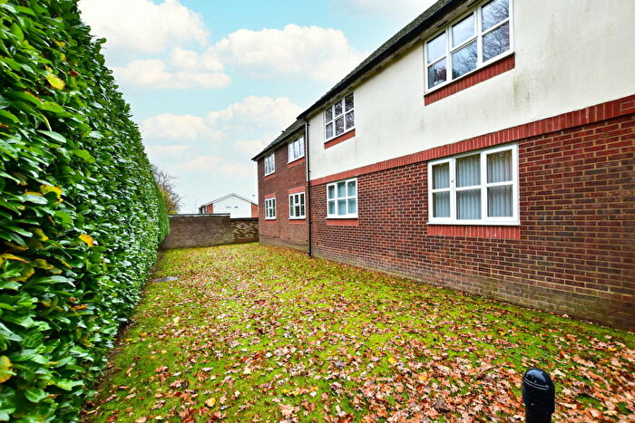 2 Bedroom Maisonette For Sale In Derwent Close, Amersham, HP7