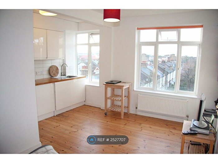 1 Bedroom Flat To Rent In Effra Court, London, SW2