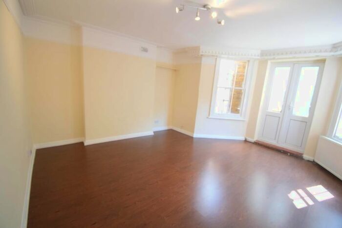 2 Bedroom Flat To Rent In Mercers Road, Holloway London, N19