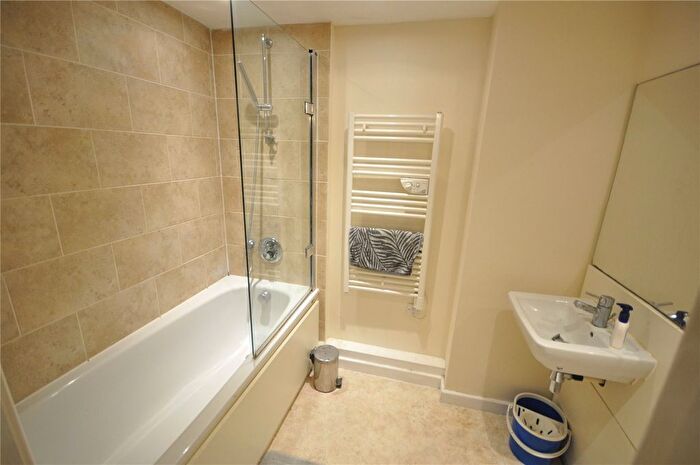 2 Bedroom Flat To Rent In Beckhampton Street, Swindon, SN1