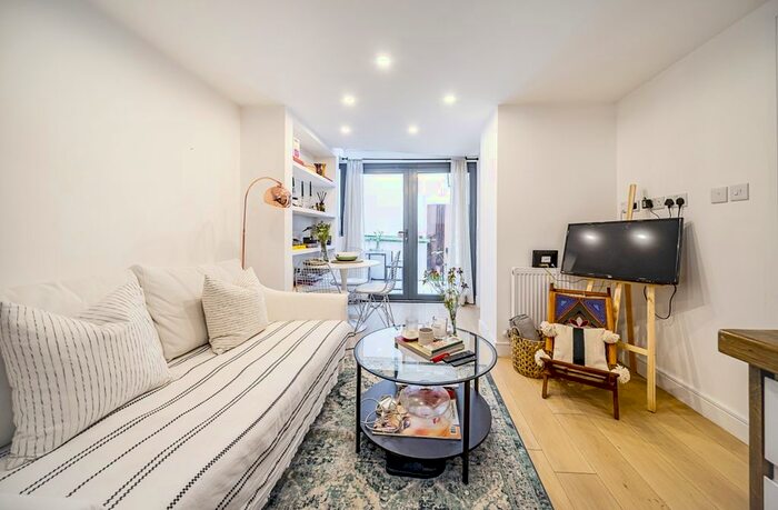 1 Bedroom Flat To Rent In Westbourne Park Road, London, W11