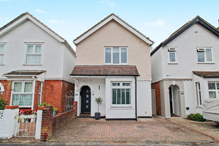 3 Bedroom Detached House For Sale In York Road, Farnborough, GU14