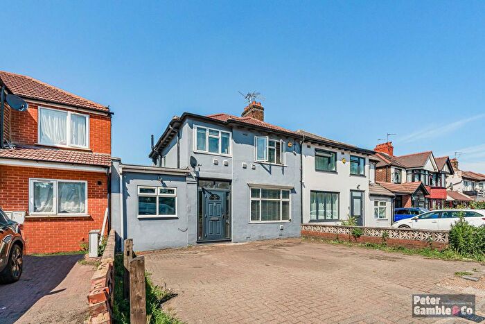 4 Bedroom Semi-Detached House For Sale In Langdale Gardens, Perivale, Greenford, UB6