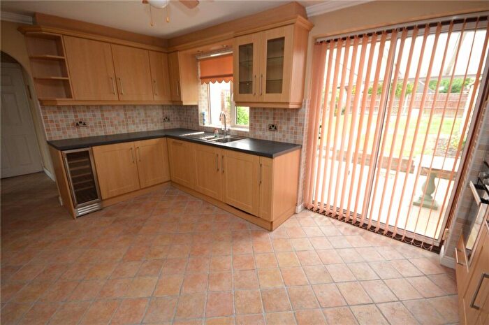 2 Bedroom Bungalow For Sale In Emerald Road, Luton, Bedfordshire, LU4