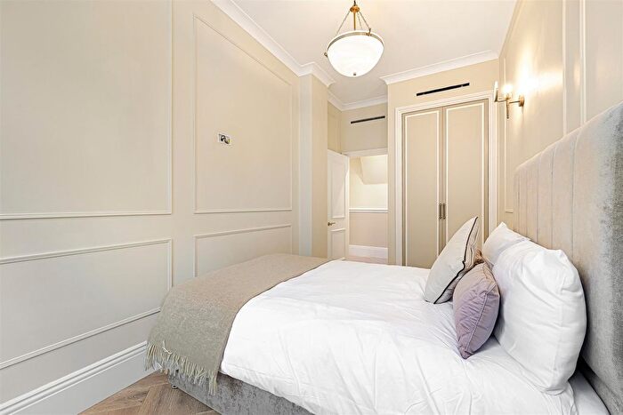 2 Bedroom Flat For Sale In Hans Road, Knightsbridge, SW3