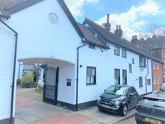 1 Bedroom Cottage To Rent In Cromwell Mews, Susan Wood, Chislehurst, BR7