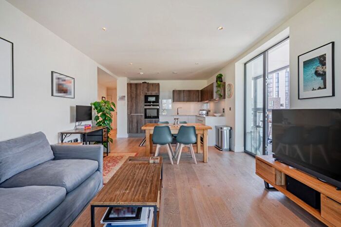 2 Bedroom Flat For Sale In Lockington Road, London, SW8