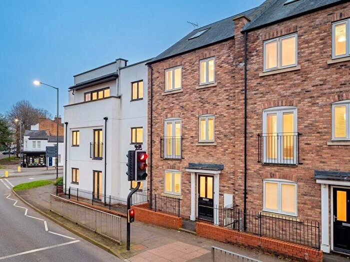 4 Bedroom Semi Detached House To Rent In Rugby Road, Leamington Spa, CV32