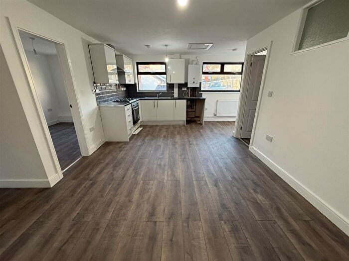 2 Bedroom Detached Bungalow To Rent In Paget Road, Wolverhampton, WV6