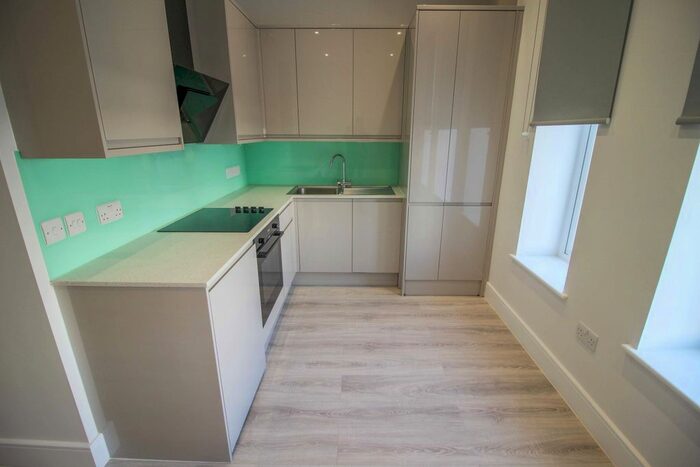 Studio To Rent In Kilburn High Road, London, NW6