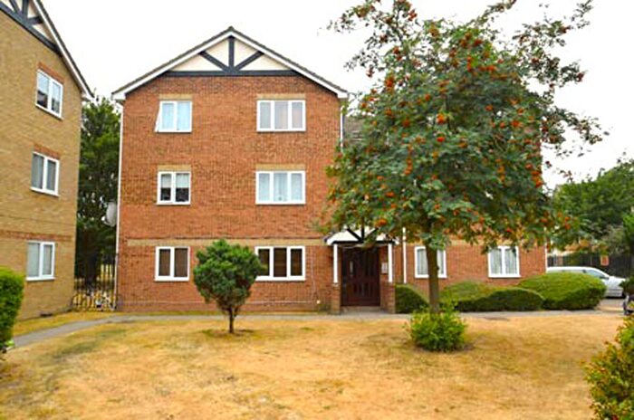 1 Bedroom Flat To Rent In Heathfield Drive, Mitcham, CR4