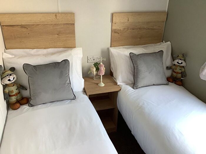 2 Bedroom Mobile/park Home For Sale In Dymchurch Road, New Romney, TN28