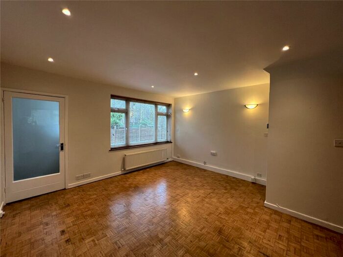 2 Bedroom Apartment To Rent In Burnside Close, Barnet, EN5
