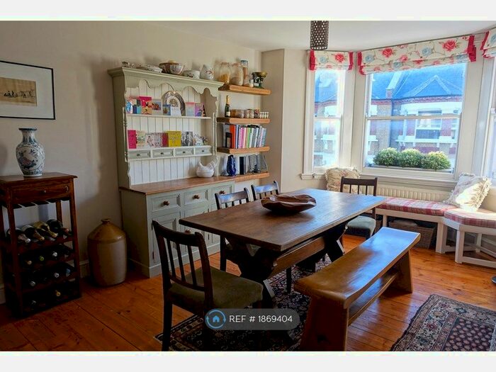 2 Bedroom Flat To Rent In Oval, London, SW9