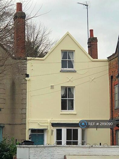 3 Bedroom Terraced House To Rent In Castle Street, Buckingham, MK18