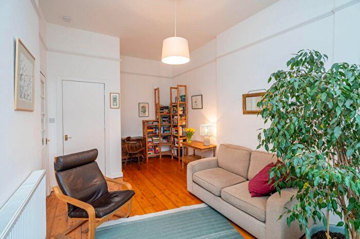 1 Bedroom Flat For Sale In / Murieston Place, Dalry, EH11